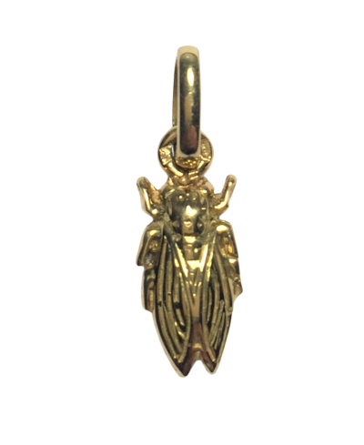 Pendentif petite cigale ailles fermées