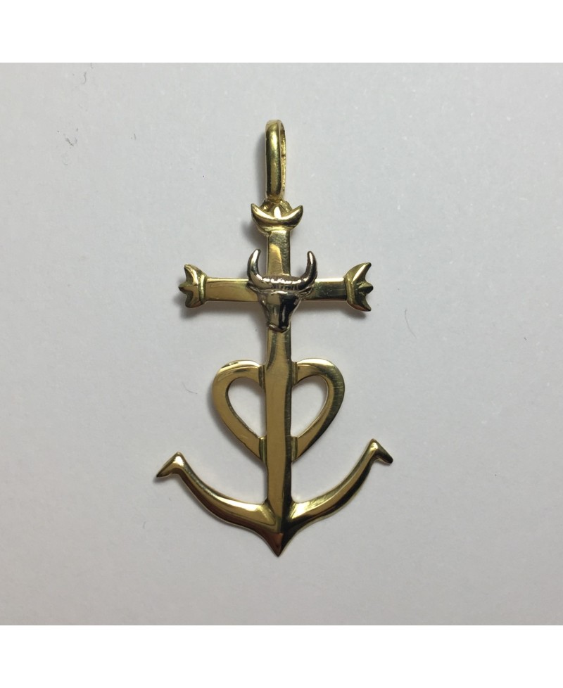 Croix de Camargue avec tête de taureau bicolore