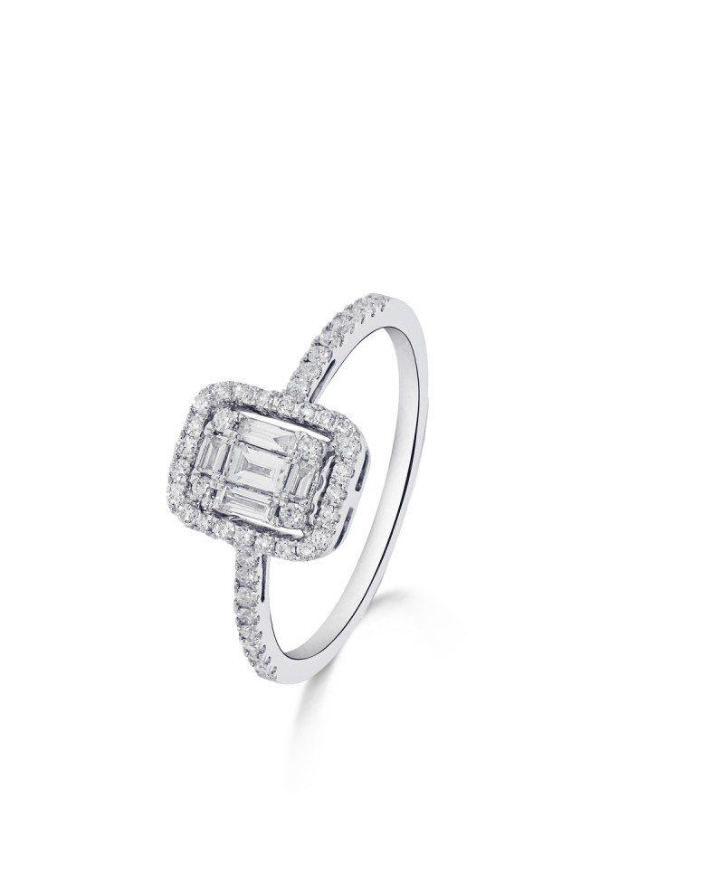 Bague entourage diamants taille baguette